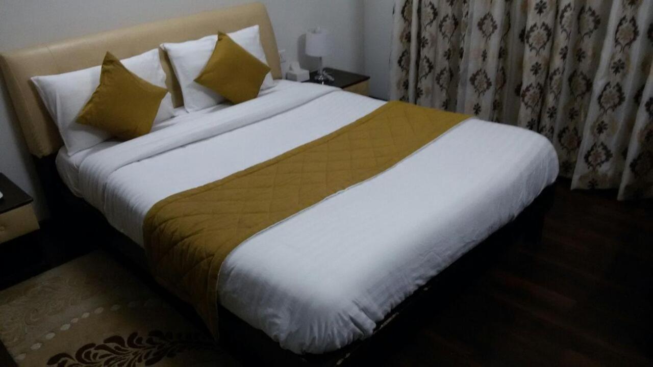 Royal Service Apatment Pimpri-Chinchwad Екстер'єр фото